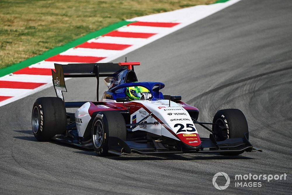 David Schumacher elhagyja az F3-as Charouzt az idény vége előtt