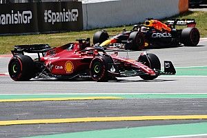 De (aangepaste) startopstelling voor de F1 Grand Prix van Spanje 2022