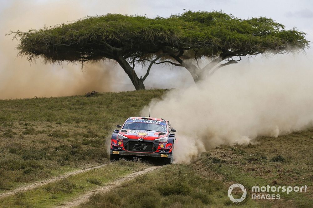 WRC, Rally Safari, PS11-13: Neuville leader anche con la pioggia!