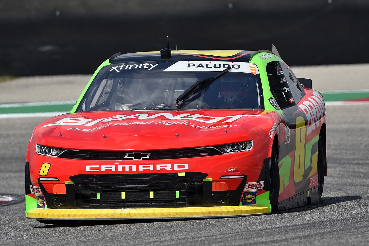 NASCAR: Miguel Paludo é tirado na volta final em Mid-Ohio