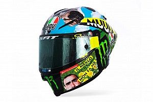 Rossi omaggia Elio e le Storie Tese con il casco del Mugello