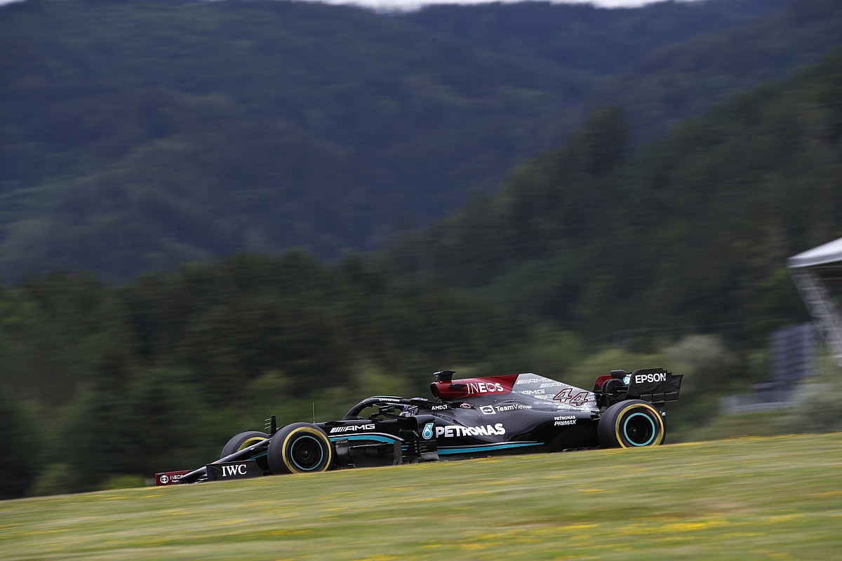 Hamilton davanti a Verstappen: scommette sull'assetto Rake?