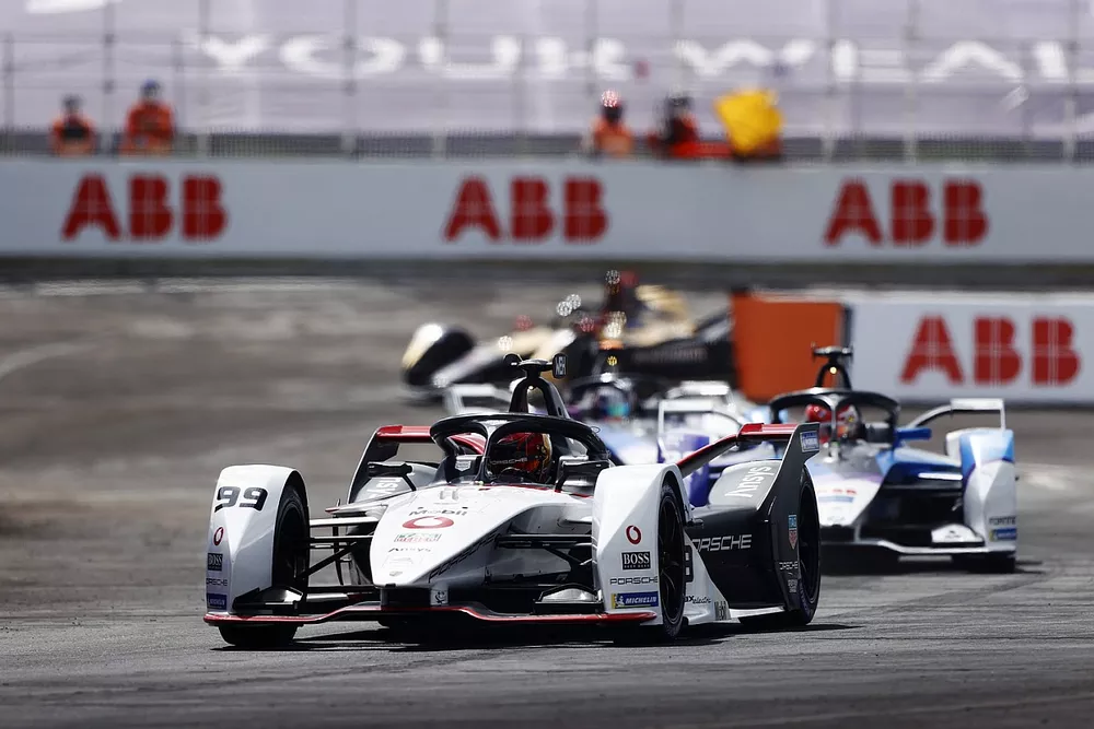 Pascal Wehrlein, Tag Heuer Porsche, Porsche 99X Electric, Maximilian Guenther, BMW I Andretti Motorsports, BMW iFE.21
