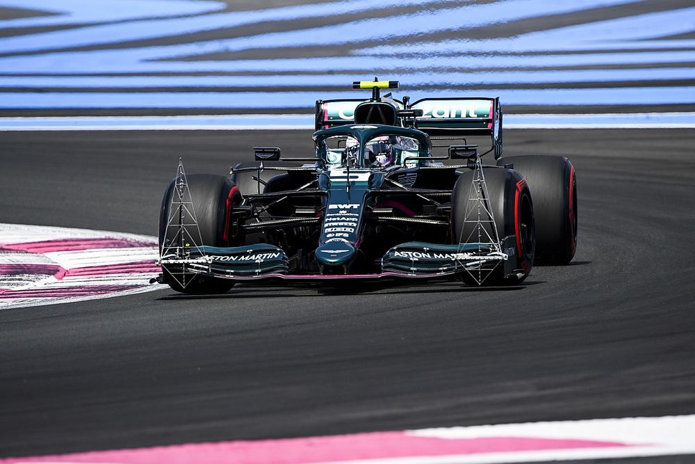Vettel's detailed feedback behind long F1 debriefs - Aston Martin