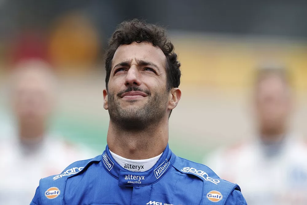 Daniel Ricciardo, McLaren, sur la grille avant la pr&eacute;sentation de la F1 2022