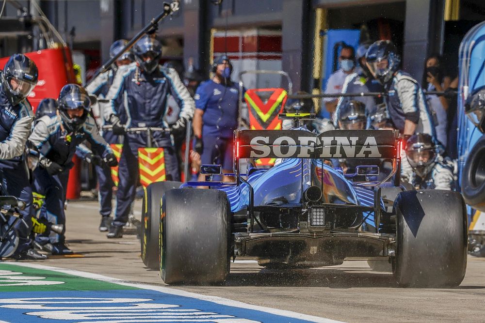 Nicholas Latifi, Williams FW43B, sort de son stand