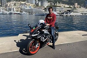 Alonso llegó con estilo al GP de Mónaco
