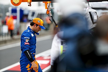 Sainz egy őrült veterán versenygépet vezethetett: videó