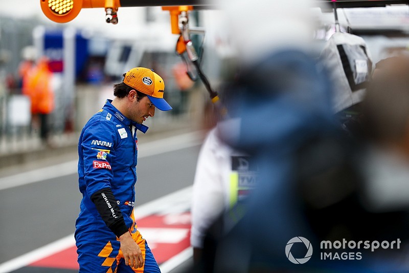 Sainz egy őrült veterán versenygépet vezethetett: videó