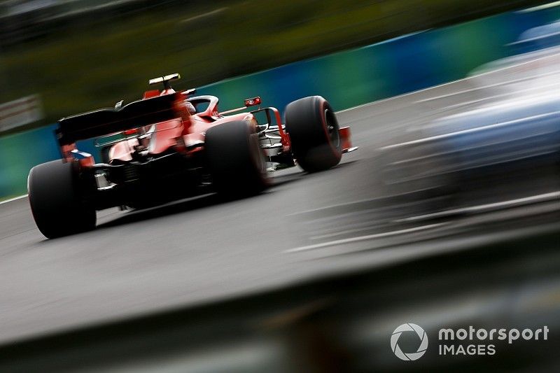 Леклер пожаловался на проблемы с балансом и нехватку прижимной силы у Ferrari