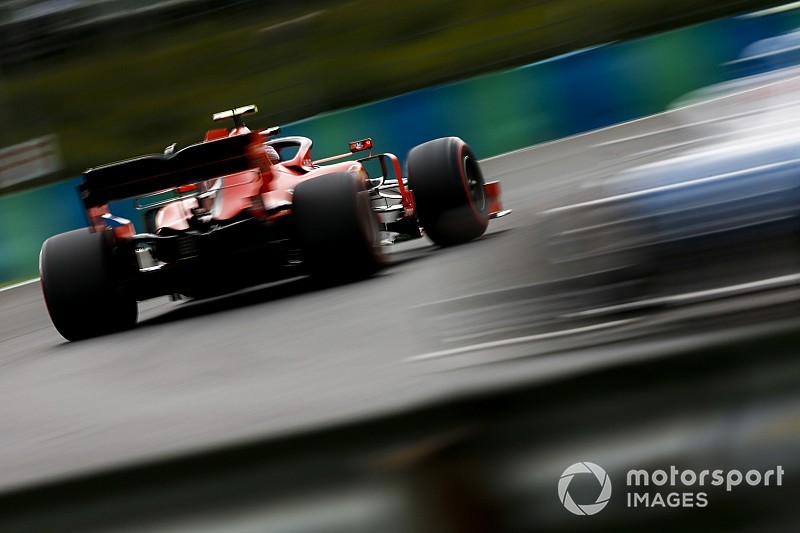 Леклер пожаловался на проблемы с балансом и нехватку прижимной силы у Ferrari