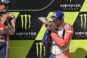 Miller: "Miro mi correo para ver si llega el nuevo contrato"