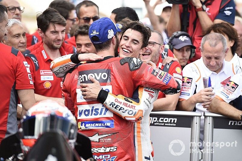 Marc Márquez, ganador de la carrera, Repsol Honda Team, segundo Andrea Dovizioso, Ducati Team