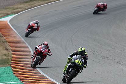 Direção de prova da MotoGP convoca Rossi e mais quatro pilotos após "grande confusão" em treino