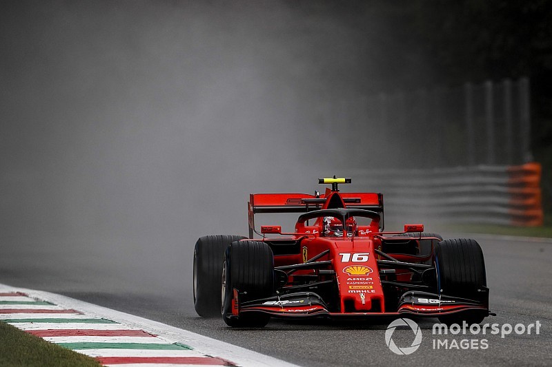 Leclerc snelste in natte eerste training Italiaanse Grand Prix