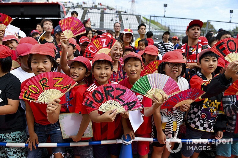 Kalapok mindenhol – kitettek magukért a japán szurkolók! (videó)