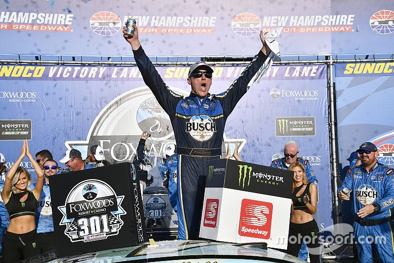 Harvick fends off Hamlin in wild finish to win at New Hampshire