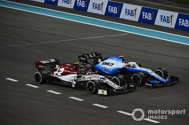 Robert Kubica, Williams FW42, battles with Antonio Giovinazzi, Alfa Romeo Racing C38