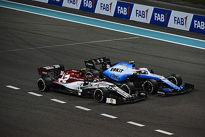 Videón Kubica és Giovinazzi csattanása Abu Dhabiból