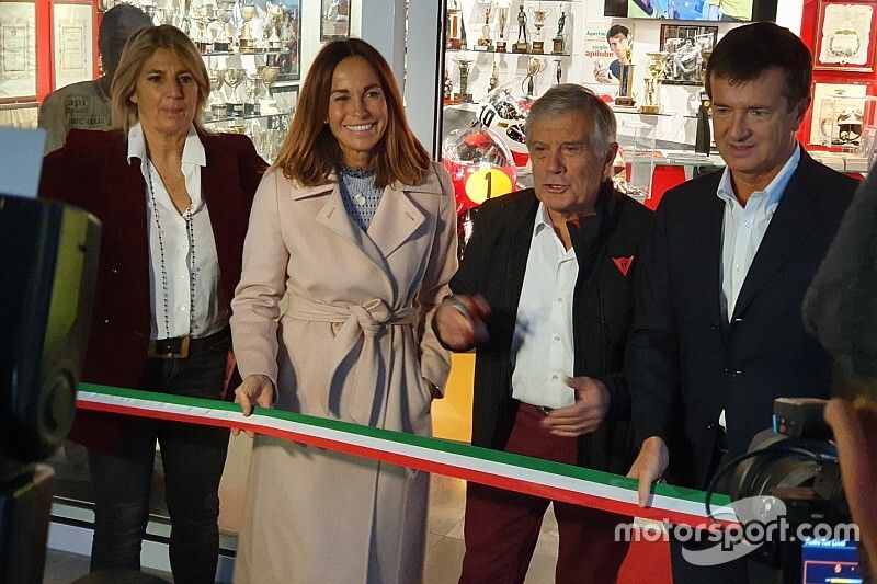 Giacomo Agostini inaugura la sua sala dei trofei a Bergamo