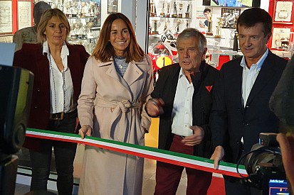 In beeld: 15-voudig wereldkampioen Agostini opent eigen museum