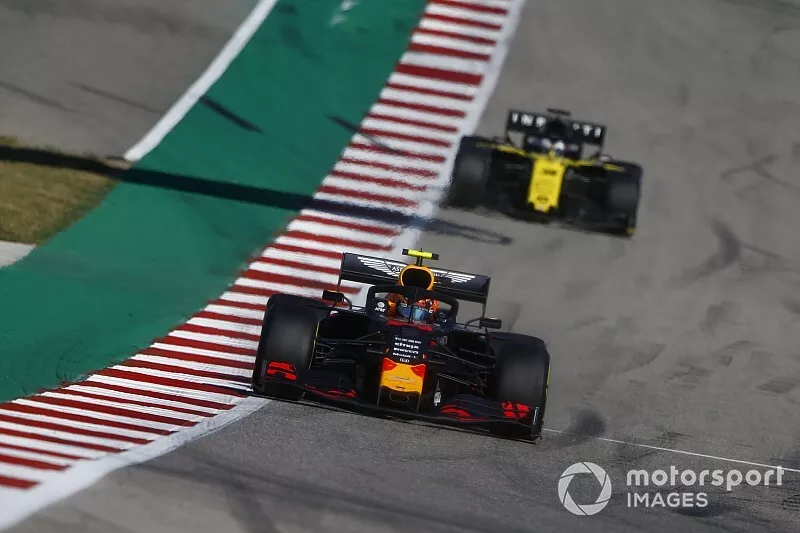 Alex Albon, Red Bull Racing RB15, leads Daniel Ricciardo, Renault F1 Team R.S.19