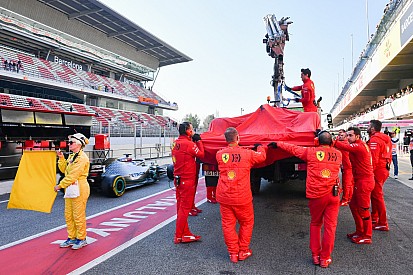 Képek az F1-es tesztről Barcelonából: leállt a Ferrari