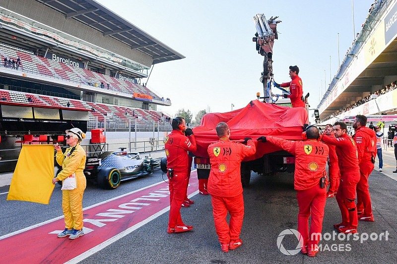Képek az F1-es tesztről Barcelonából: leállt a Ferrari