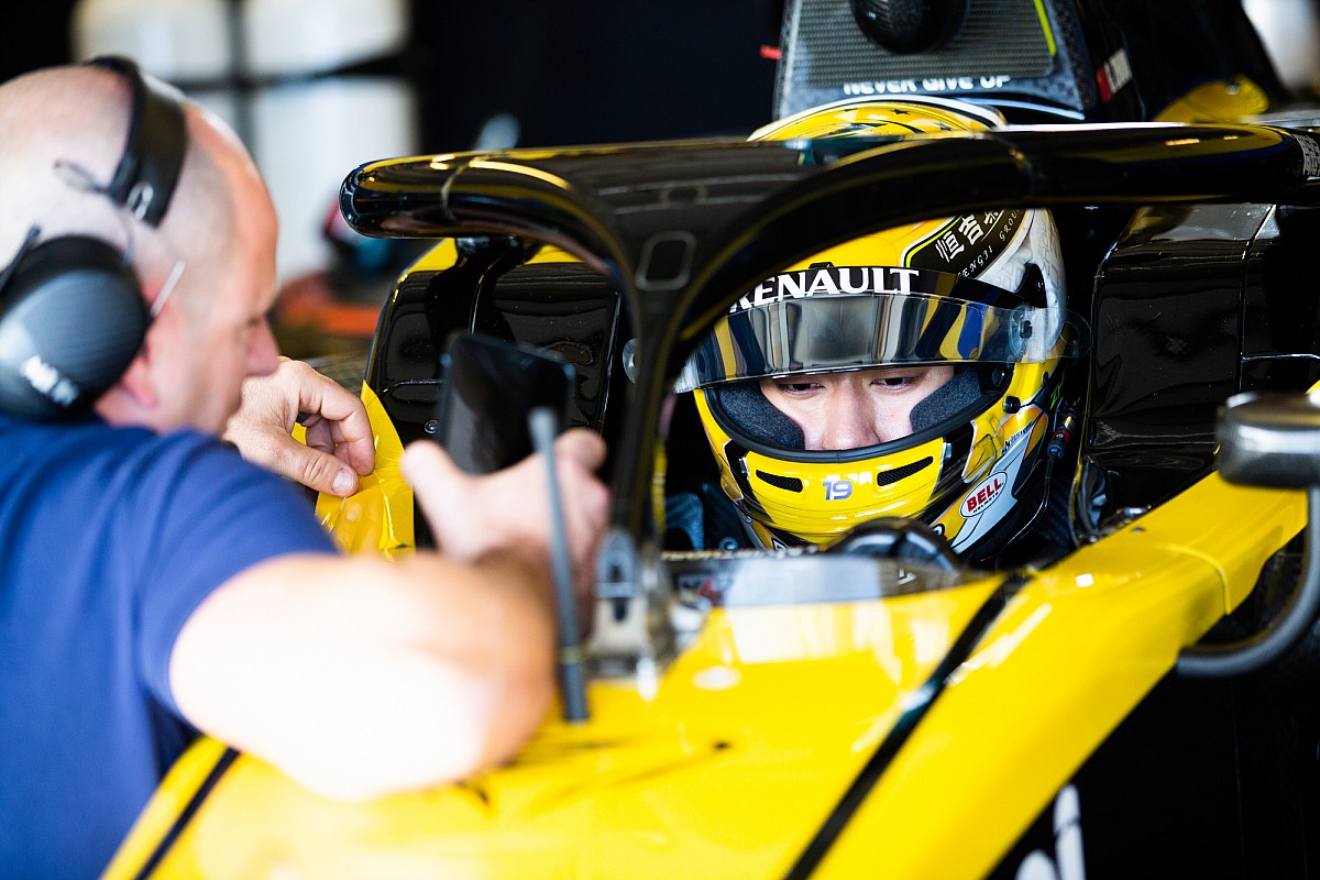 Renault упрекнули в притеснении молодых пилотов ради Алонсо. Босс команды ответил