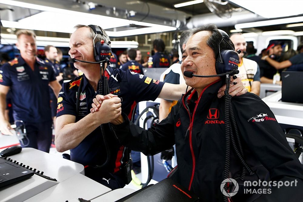 Toyoharu Tanabe, F1 Technical Director, Honda celebrates 