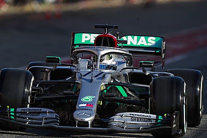 Verstappen begint met derde tijd in Barcelona, Bottas snelste