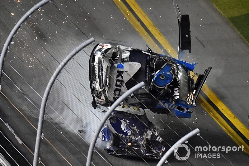 VÍDEO: Newman sofre grave acidente na Daytona 500; Hamlin vence