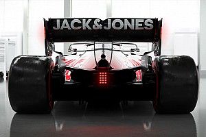 Beindították a Ferrari motorját a Haas új autójában: videó