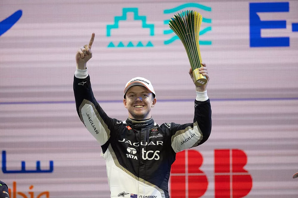 Nick Cassidy, Jaguar TCS Racing, 1st position, lifts the winners trophy