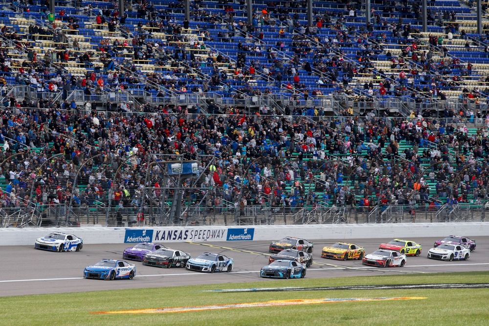 Kyle Larson, Hendrick Motorsports, HendrickCars.com Chevrolet Camaro, Ty Gibbs, Joe Gibbs Racing, Sirius XM Toyota Camry, Ross Chastain, Trackhouse Racing, Busch Light Crocs Chevrolet Camaro