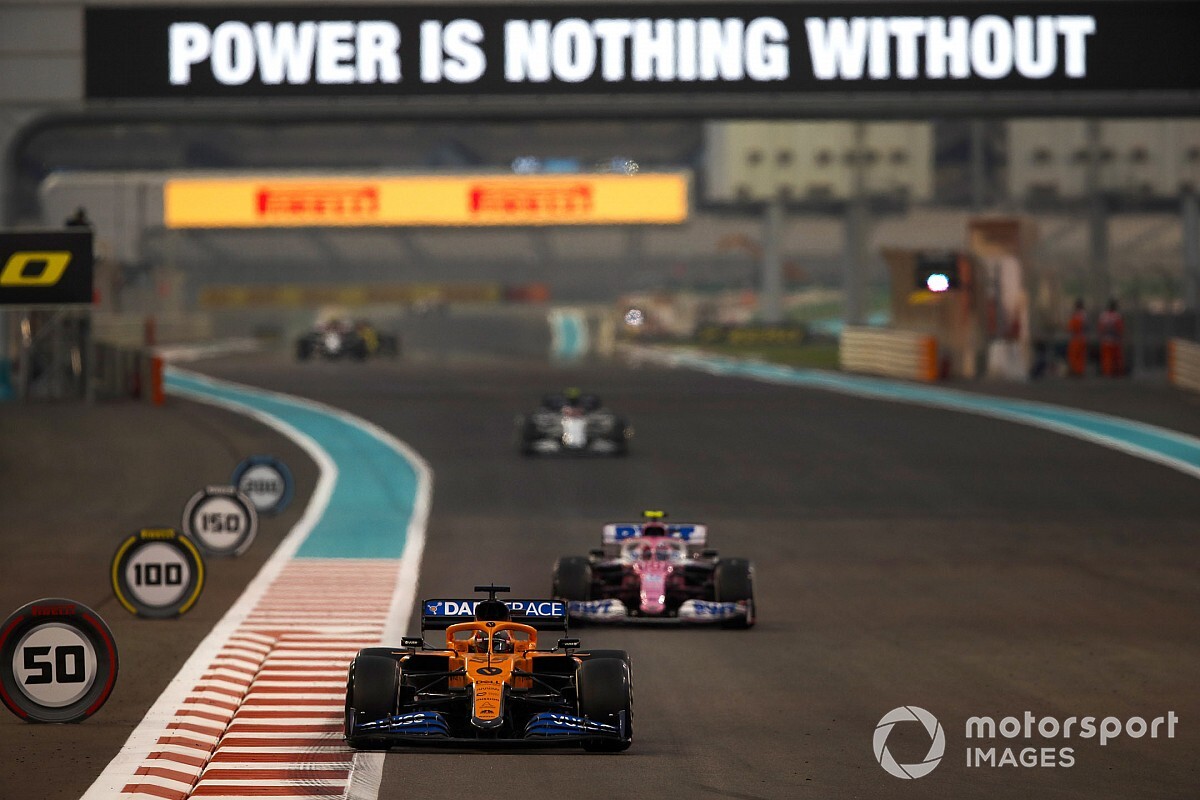 A Racing Point árulkodott a versenybíráknak Sainzról?