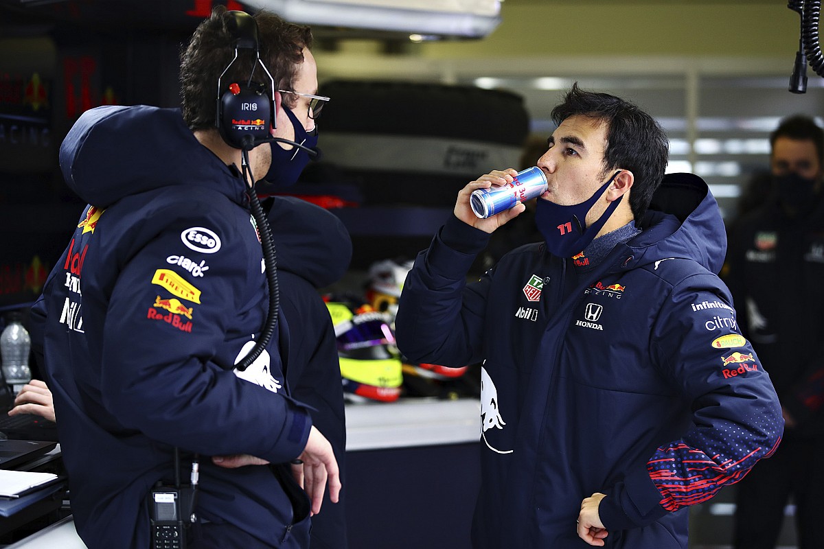 F1: Pérez anda com Red Bull pela primeira vez em preparação para estreia com novo carro nesta quarta