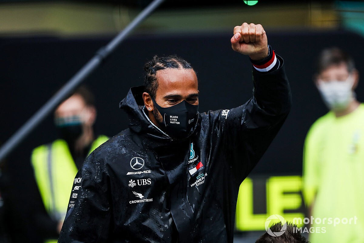 Hamilton: 'Miskende helden' verdienen ridderschap meer dan ik