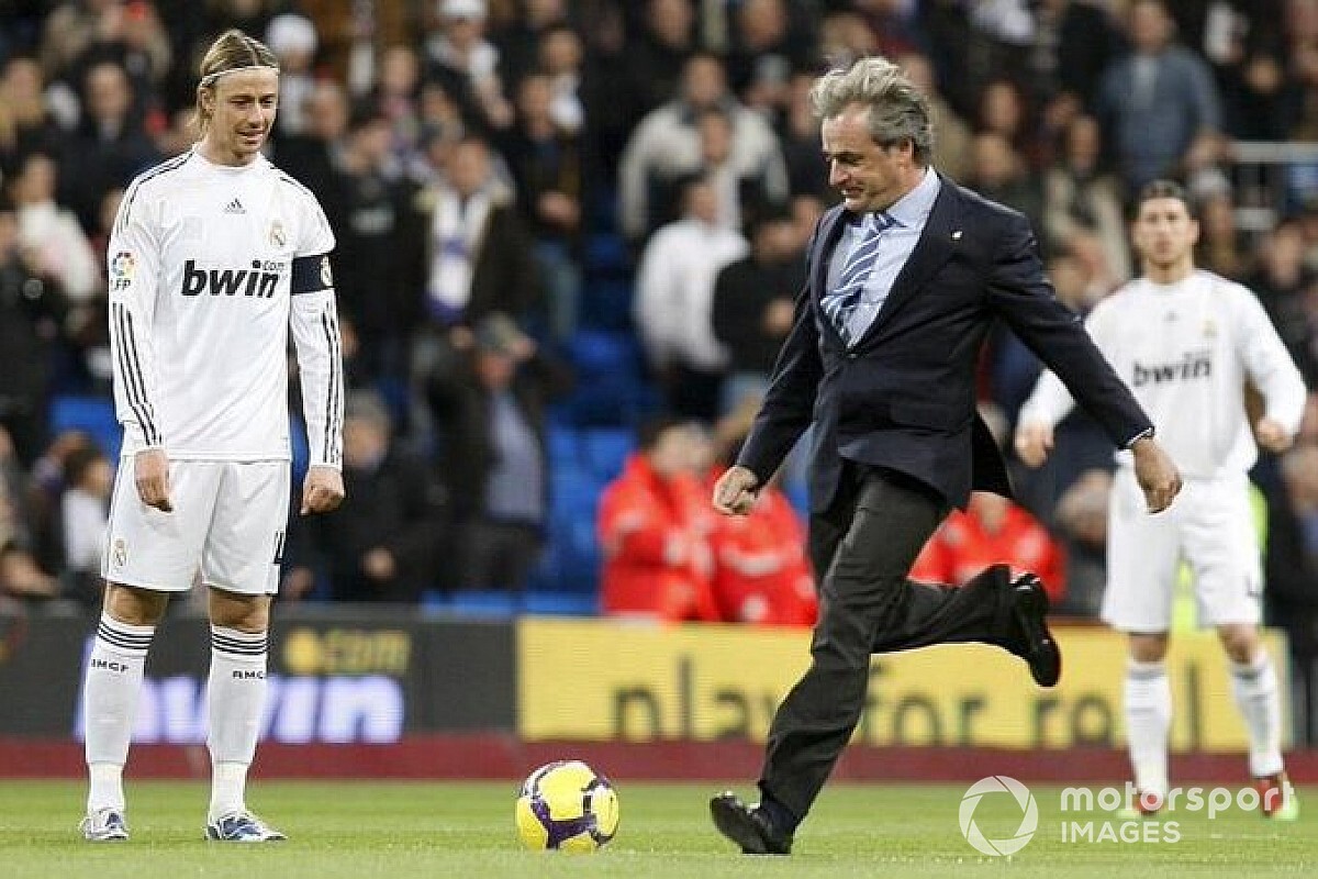Sainz Dinobatkan sebagai Anggota Kehormatan Real Madrid