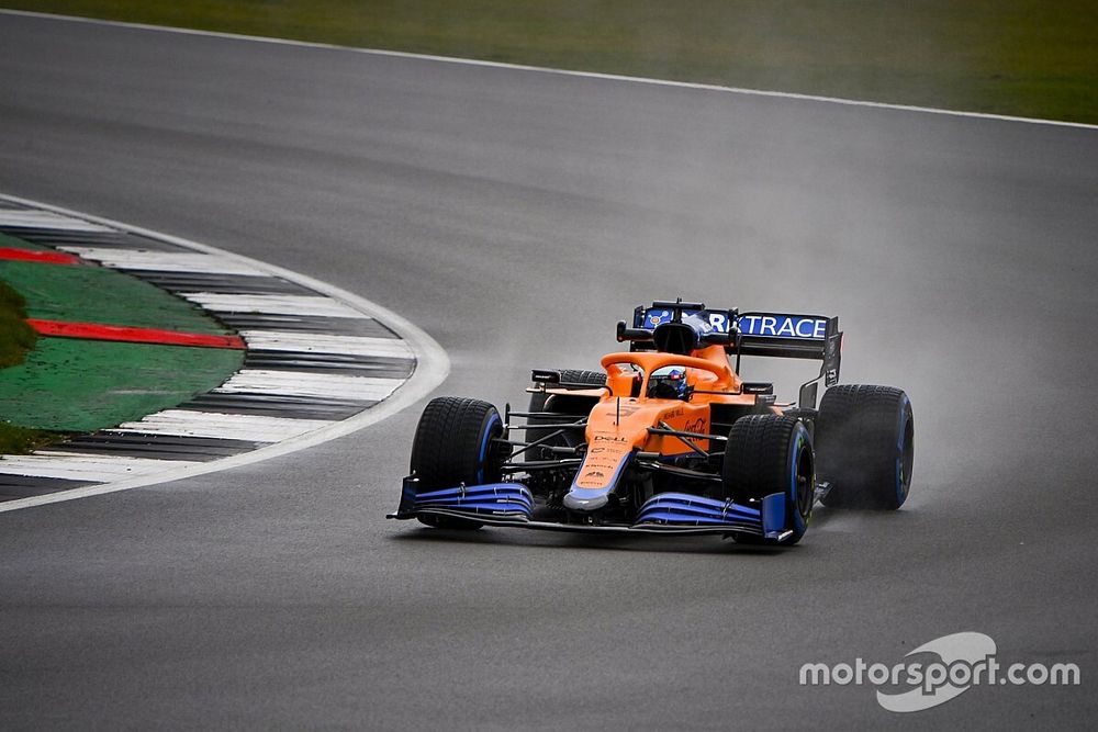 McLaren, MCL35M'i Silverstone'da piste çıkardı!