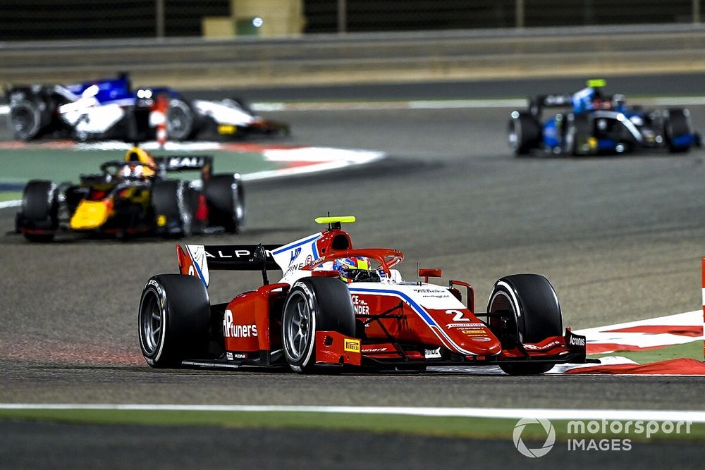 Oscar Piastri, Prema Racing, leads Liam Lawson, Hitech Grand Prix