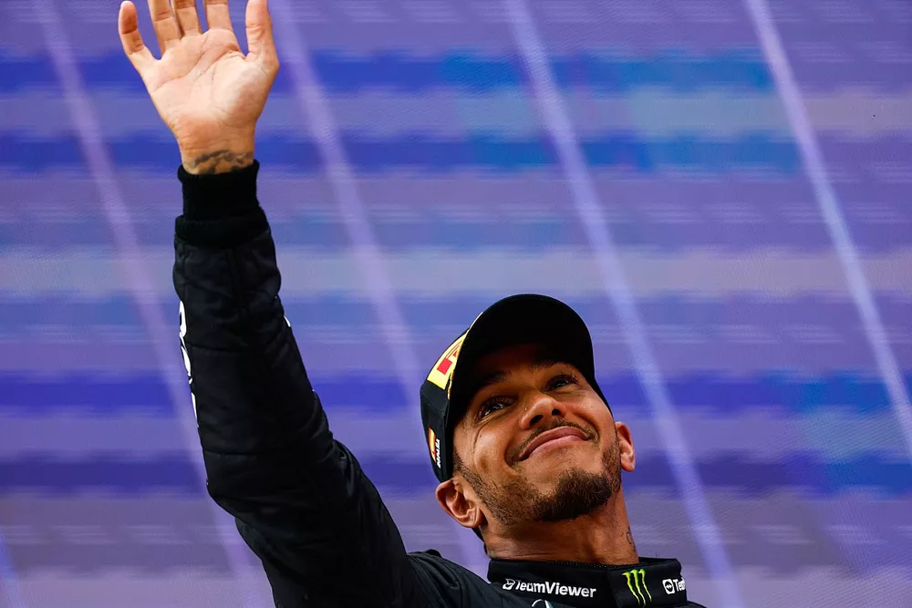 Lewis Hamilton, Mercedes-AMG, 2e, sur le podium