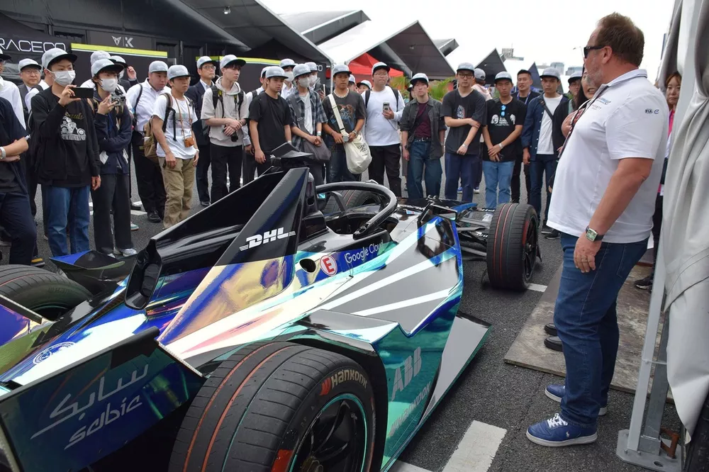 TECH STUDENTS ON TRACK presented by Komatsu