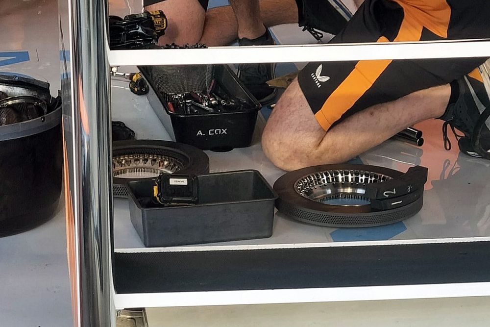 F1 | McLaren: prove comparative con dischi Brembo