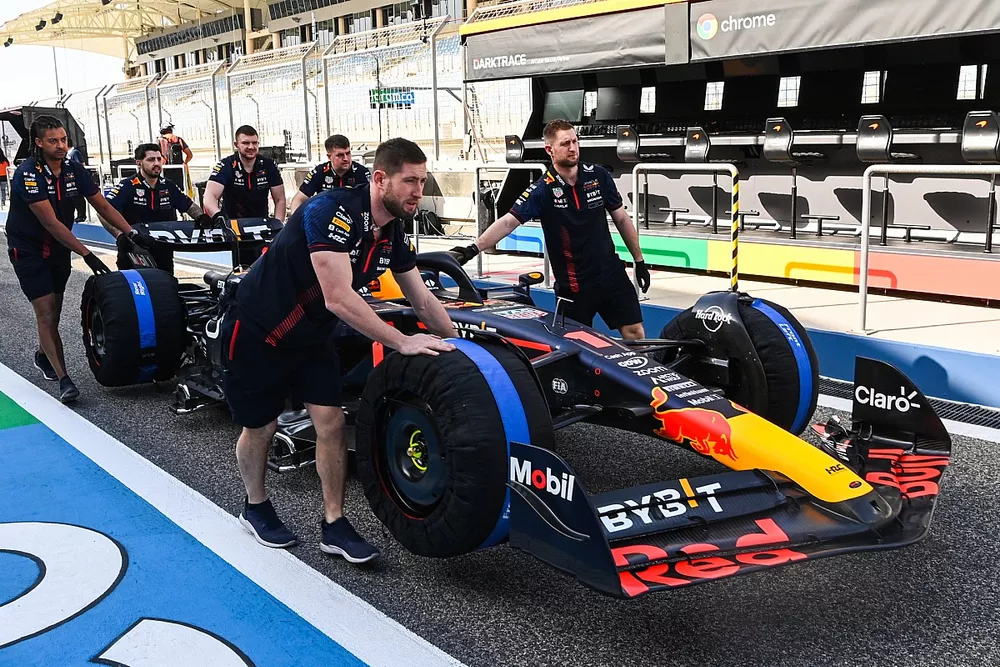 Mechanics with the car of Max Verstappen, Red Bull Racing RB19, in the pit lane