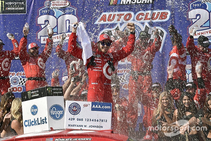 Kyle Larson takes the victory in wild Auto Club 400
