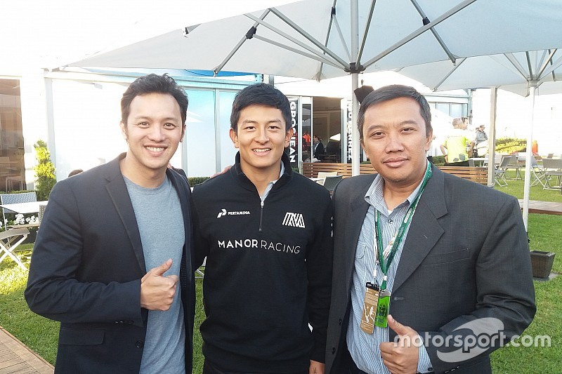 Mengikuti debut balapan F1 Rio Haryanto dari dekat