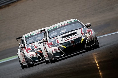 A Motegi dominano le Honda Civic TCR al debutto