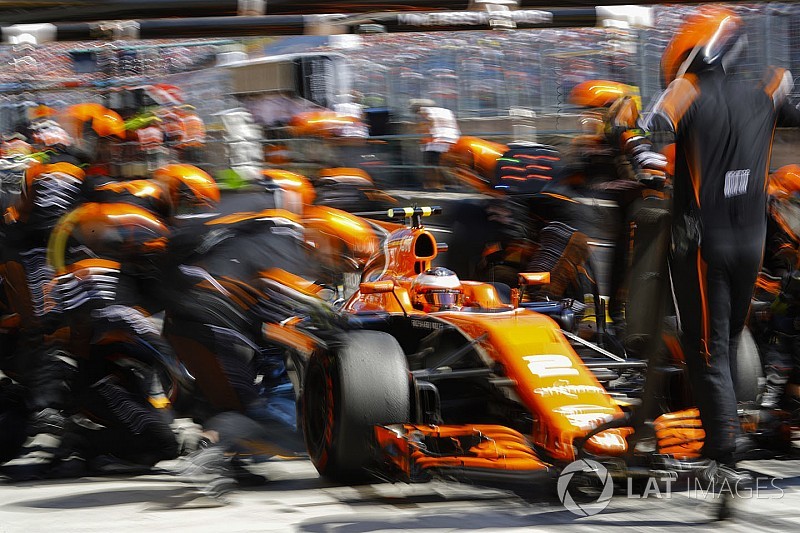 Perpanjang kontrak, Vandoorne disambut penalti mundur 35 grid