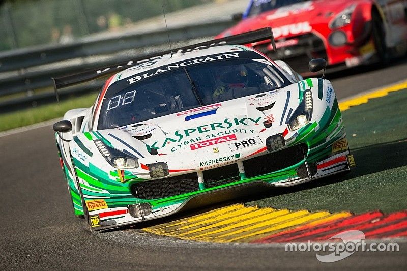 Giancarlo Fisichella con la 488 della Maranello Motorsport a Melbourne
